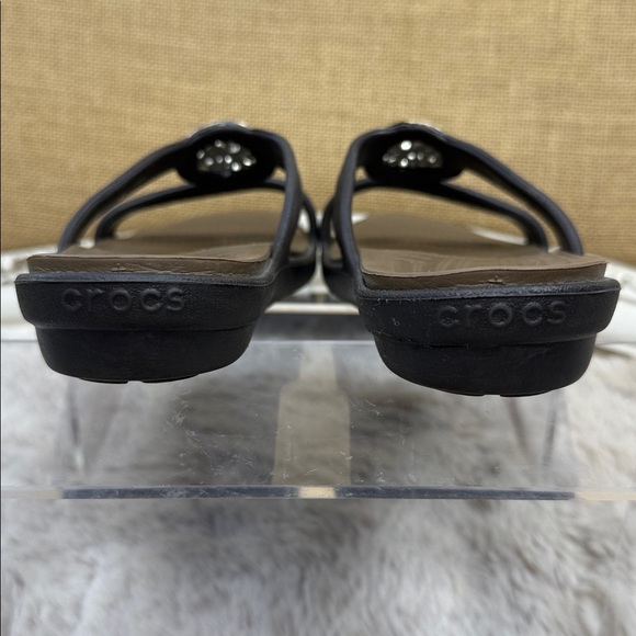 CROCS | Sanrah Slip On Hammered Teardrop 
Comfort Sandals, Size 5 - Picture 6 of 11